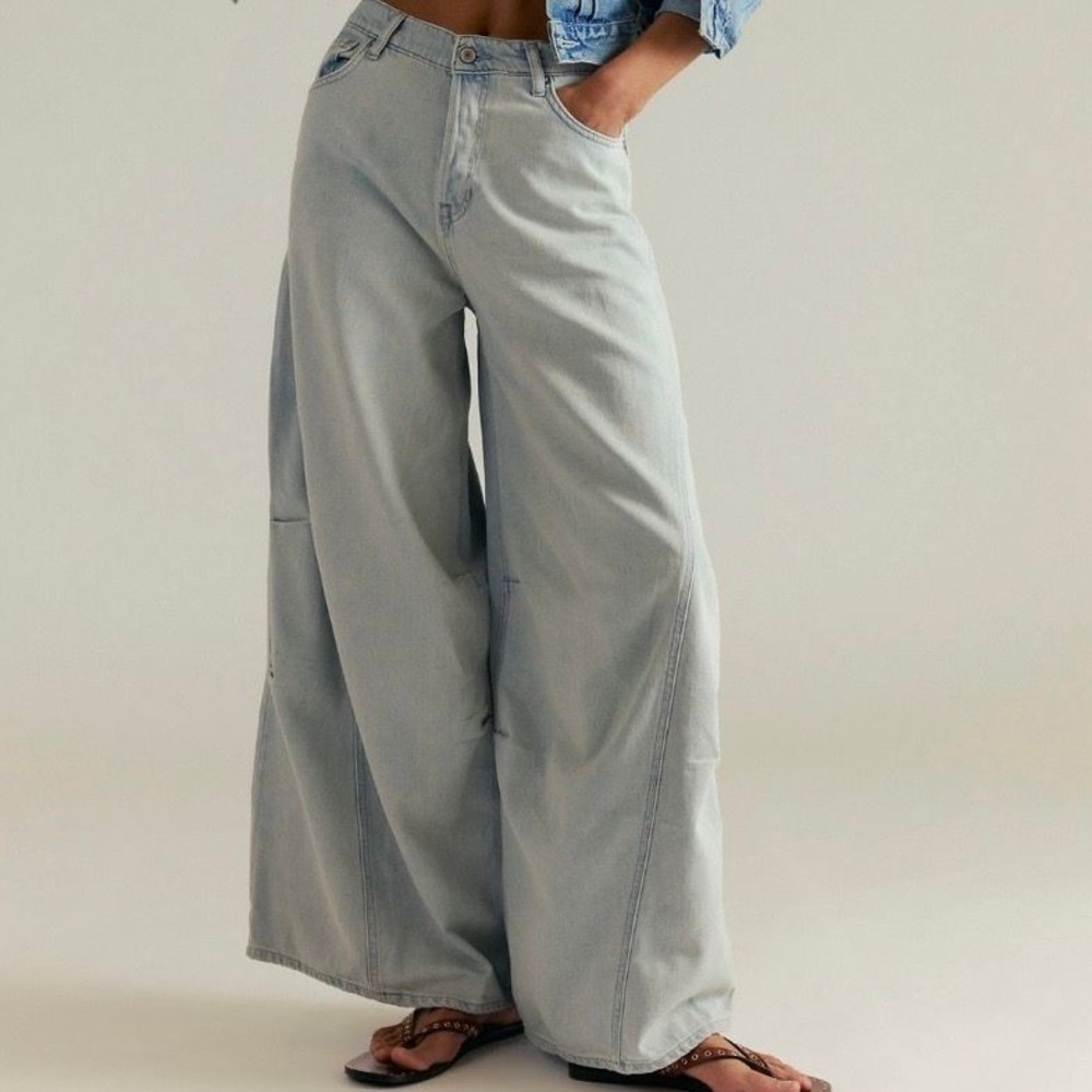 Free People Westward Demi Barrel Jeans (Size 30) $148